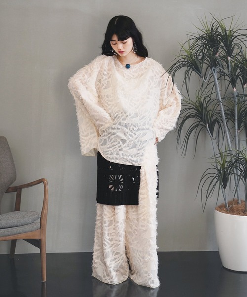 Aphlotus(アプロタス)の「ボートネック シアープルオーバー フリンジ(Tシャツ/カットソー・メンズ・アイボリー/ブラック・LARGE/MEDIUM/SMALL)」の12枚目の写真