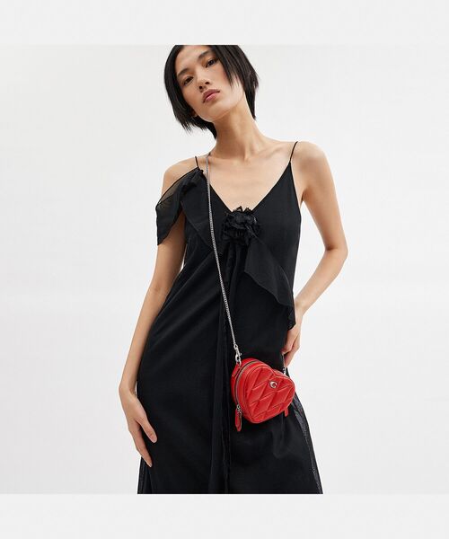 COACH（コーチ）の「ハート クロスボディ 14・ピロー キルティング