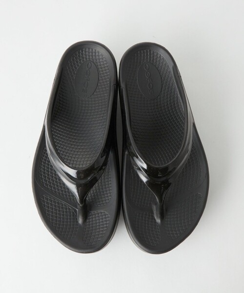 OOFOS（ウーフォス）の「＜OOFOS＞ OOmega サンダル（サンダル・レディース・ブラック/ベージュ・23/24/25）」の18枚目の写真