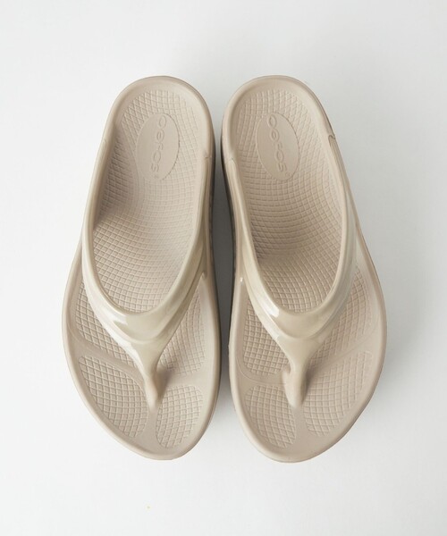 OOFOS（ウーフォス）の「＜OOFOS＞ OOmega サンダル（サンダル・レディース・ブラック/ベージュ・23/24/25）」の11枚目の写真