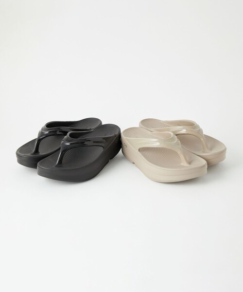 OOFOS（ウーフォス）の「＜OOFOS＞ OOmega サンダル（サンダル・レディース・ブラック/ベージュ・23/24/25）」の8枚目の写真