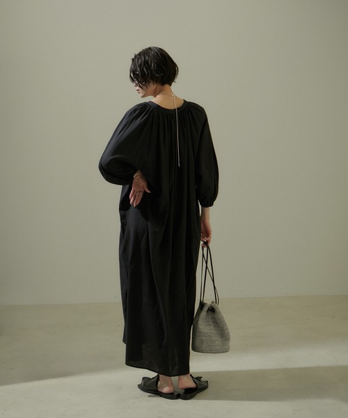 ロペ　ROPE とろみシルクライク　タックギャザーワンピース　ベージュ ロペ ROPE とろみシルクライク タックギャザーワンピース ベージュ