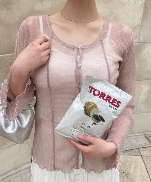 Ada.(エイダ)の「Uネック ベルスリーブ フロントボタン シアー トップス(Tシャツ/カットソー・レディース・グレイッシュベージュ/ブラック/ピンク/ブルー系その他・FREE)」の5枚目の写真