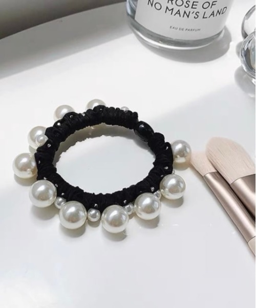 E&C closet…（イーアンドシークローゼット）の「【半額セール延長中】＼ZOZOTOWヘアゴム人気ランキング第1位獲得商品／ランダムパールヘアゴム（ヘアゴム・レディース・ブラック・FREE）」の14枚目の写真