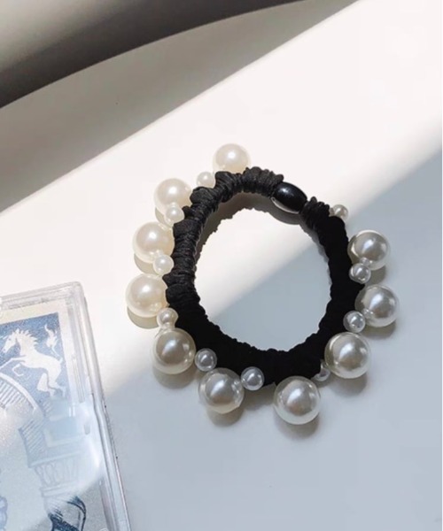E&C closet…（イーアンドシークローゼット）の「【半額セール延長中】＼ZOZOTOWヘアゴム人気ランキング第1位獲得商品／ランダムパールヘアゴム（ヘアゴム・レディース・ブラック・FREE）」の12枚目の写真