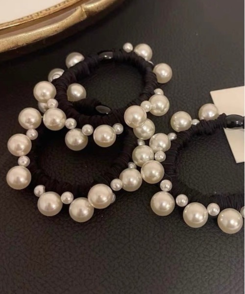 E&C closet…（イーアンドシークローゼット）の「【半額セール延長中】＼ZOZOTOWヘアゴム人気ランキング第1位獲得商品／ランダムパールヘアゴム（ヘアゴム・レディース・ブラック・FREE）」の18枚目の写真