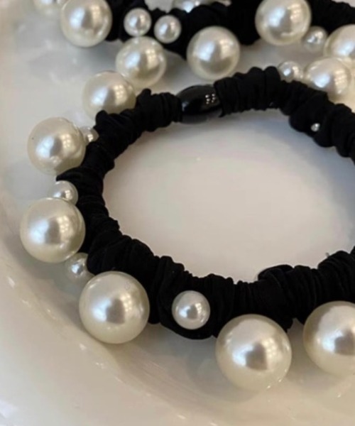 E&C closet…（イーアンドシークローゼット）の「【半額セール延長中】＼ZOZOTOWヘアゴム人気ランキング第1位獲得商品／ランダムパールヘアゴム（ヘアゴム・レディース・ブラック・FREE）」の17枚目の写真