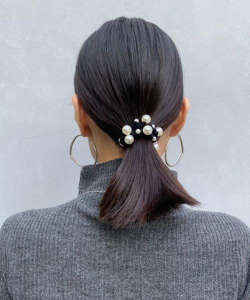 E&C closet…（イーアンドシークローゼット）の「【半額セール延長中】＼ZOZOTOWヘアゴム人気ランキング第1位獲得商品／ランダムパールヘアゴム（ヘアゴム・レディース・ブラック・FREE）」の5枚目の写真