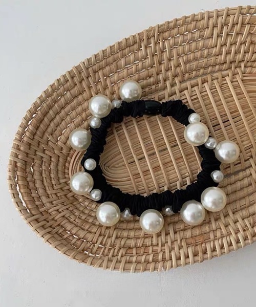 E&C closet…（イーアンドシークローゼット）の「【半額セール延長中】＼ZOZOTOWヘアゴム人気ランキング第1位獲得商品／ランダムパールヘアゴム（ヘアゴム・レディース・ブラック・FREE）」の16枚目の写真