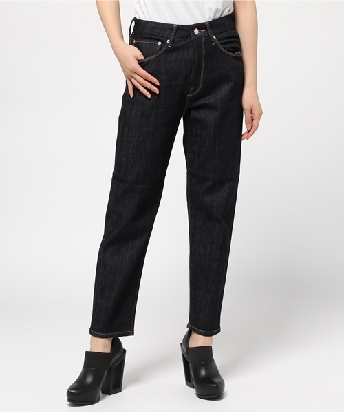 AZUL ENCANTO（アズールエンカント）の「ロークロッチテーパードパンツ（デニムパンツ・レディース・ワンウォッシュ/ホワイト/ブラック・LARGE/SMALL/MEDIUM）」の3枚目の写真