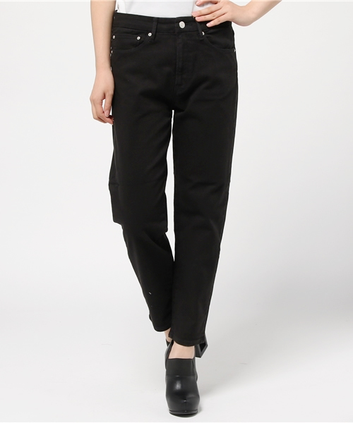 AZUL ENCANTO（アズールエンカント）の「ロークロッチテーパードパンツ（デニムパンツ・レディース・ワンウォッシュ/ホワイト/ブラック・LARGE/SMALL/MEDIUM）」の2枚目の写真