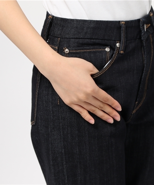 AZUL ENCANTO（アズールエンカント）の「ロークロッチテーパードパンツ（デニムパンツ・レディース・ワンウォッシュ/ホワイト/ブラック・LARGE/SMALL/MEDIUM）」の12枚目の写真