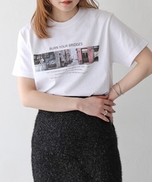 HER CLOSET（ハークローゼット）の「【累計1万枚販売突破！】WEB限定フォトプリントロゴTシャツ（Tシャツ/カットソー）」