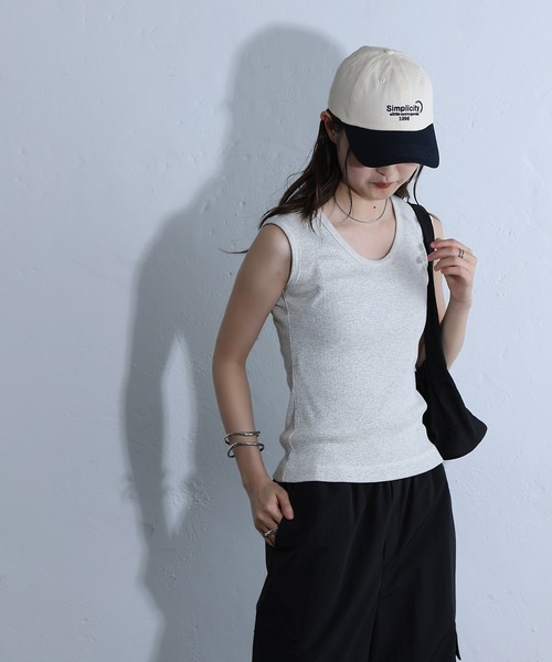 COLONY 2139（コロニートゥーワンスリーナイン）の「テレコUネックノースリーブ（タンクトップ・レディース・ライトグレー/ブラック/オフホワイト・SMALL/MEDIUM）」の4枚目の写真