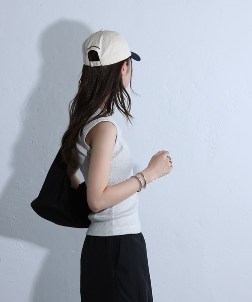 COLONY 2139（コロニートゥーワンスリーナイン）の「テレコUネックノースリーブ（タンクトップ・レディース・ライトグレー/ブラック/オフホワイト・SMALL/MEDIUM）」の5枚目の写真