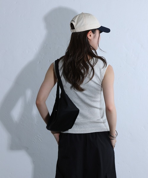 COLONY 2139（コロニートゥーワンスリーナイン）の「テレコUネックノースリーブ（タンクトップ・レディース・ライトグレー/ブラック/オフホワイト・SMALL/MEDIUM）」の6枚目の写真