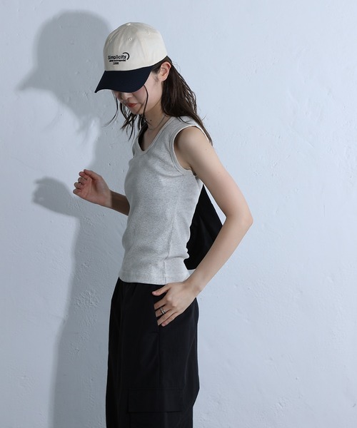 COLONY 2139（コロニートゥーワンスリーナイン）の「テレコUネックノースリーブ（タンクトップ・レディース・ライトグレー/ブラック/オフホワイト・SMALL/MEDIUM）」の7枚目の写真