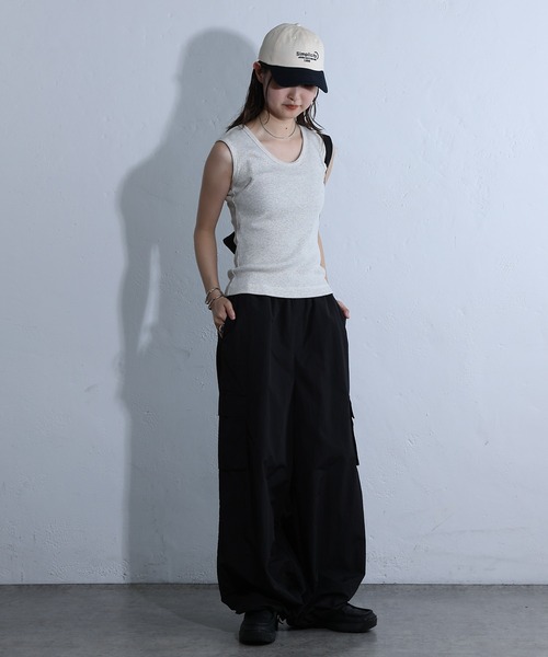 COLONY 2139（コロニートゥーワンスリーナイン）の「テレコUネックノースリーブ（タンクトップ・レディース・ライトグレー/ブラック/オフホワイト・SMALL/MEDIUM）」の9枚目の写真