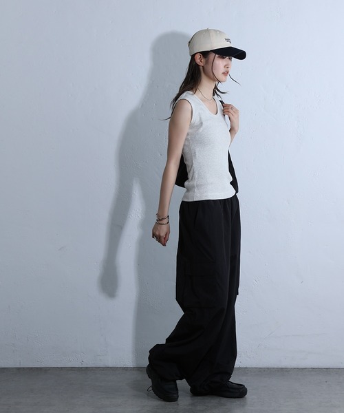 COLONY 2139（コロニートゥーワンスリーナイン）の「テレコUネックノースリーブ（タンクトップ・レディース・ライトグレー/ブラック/オフホワイト・SMALL/MEDIUM）」の10枚目の写真