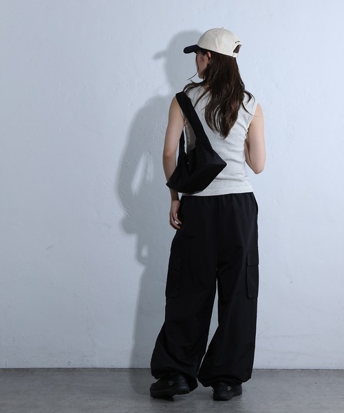 COLONY 2139（コロニートゥーワンスリーナイン）の「テレコUネックノースリーブ（タンクトップ・レディース・ライトグレー/ブラック/オフホワイト・SMALL/MEDIUM）」の11枚目の写真