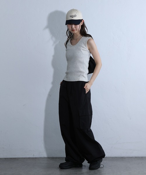 COLONY 2139（コロニートゥーワンスリーナイン）の「テレコUネックノースリーブ（タンクトップ・レディース・ライトグレー/ブラック/オフホワイト・SMALL/MEDIUM）」の12枚目の写真