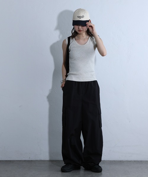 COLONY 2139（コロニートゥーワンスリーナイン）の「テレコUネックノースリーブ（タンクトップ・レディース・ライトグレー/ブラック/オフホワイト・SMALL/MEDIUM）」の13枚目の写真