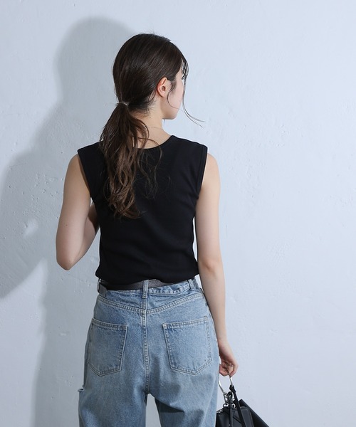 COLONY 2139（コロニートゥーワンスリーナイン）の「テレコUネックノースリーブ（タンクトップ・レディース・ライトグレー/ブラック/オフホワイト・SMALL/MEDIUM）」の16枚目の写真