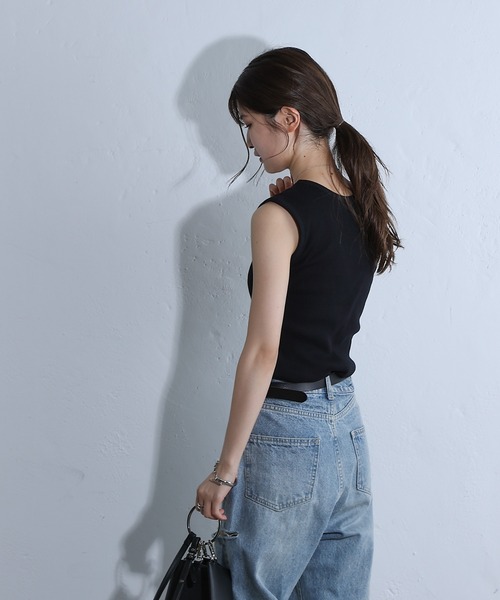 COLONY 2139（コロニートゥーワンスリーナイン）の「テレコUネックノースリーブ（タンクトップ・レディース・ライトグレー/ブラック/オフホワイト・SMALL/MEDIUM）」の17枚目の写真