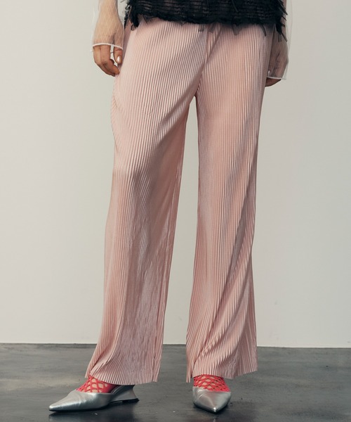 uyu.（ウユ）の「Pleated Loose Wide Slacks / プリーツルーズワイドスラックス【uyu./ウユ】（スラックス・レディース・ピンク/ブラック/アイボリー/ブルー・FREE）」の4枚目の写真