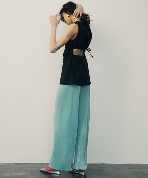 uyu.（ウユ）の「Pleated Loose Wide Slacks / プリーツルーズワイドスラックス【uyu./ウユ】（スラックス・レディース・ピンク/ブラック/アイボリー/ブルー・FREE）」の6枚目の写真