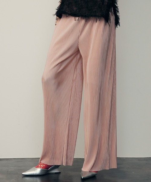 uyu.（ウユ）の「Pleated Loose Wide Slacks / プリーツルーズワイドスラックス【uyu./ウユ】（スラックス・レディース・ピンク/ブラック/アイボリー/ブルー・FREE）」の11枚目の写真