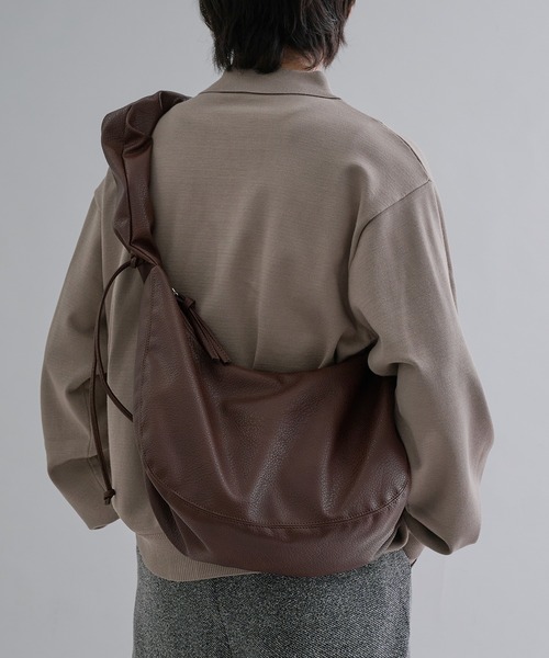 epnok(エプノック)の「シャーリングショルダーBAG(ショルダーバッグ・メンズ・レッド/ブラック/キャメル/ダークブラウン・ONE SIZE)」の2枚目の写真