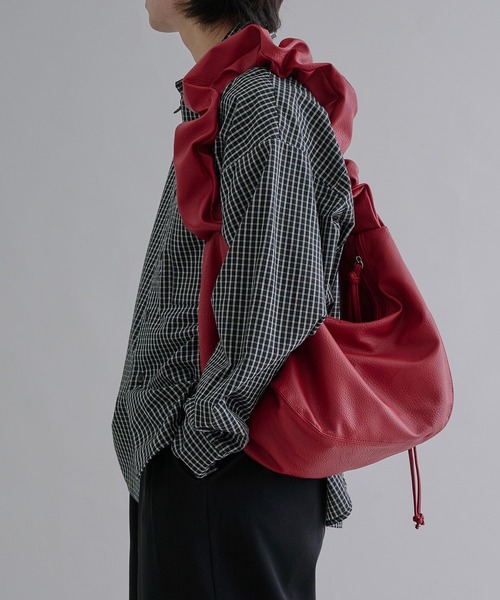 epnok(エプノック)の「シャーリングショルダーBAG(ショルダーバッグ・メンズ・レッド/ブラック/キャメル/ダークブラウン・ONE SIZE)」の4枚目の写真