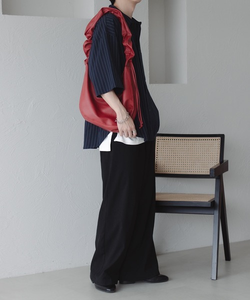 epnok(エプノック)の「シャーリングショルダーBAG(ショルダーバッグ・メンズ・レッド/ブラック/キャメル/ダークブラウン・ONE SIZE)」の13枚目の写真