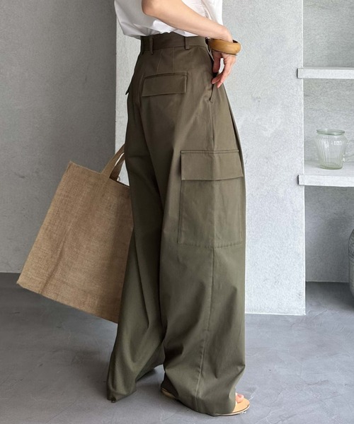 Doux archives(ドゥアルシーヴ)の「ワイドカーゴパンツ(カーゴパンツ・レディース・カーキ/オフホワイト・MEDIUM/LARGE)」の20枚目の写真
