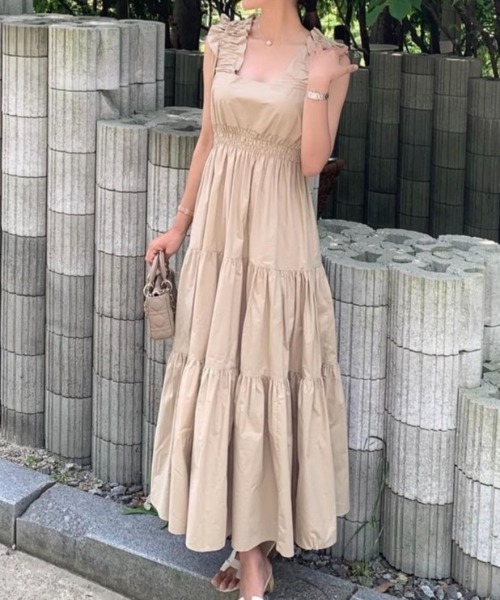 【韓国ファッション】ティアード フリル ワンピース マキシ丈 大人の愛らしさ引き立つ マキシ丈ティアードフリルワンピース