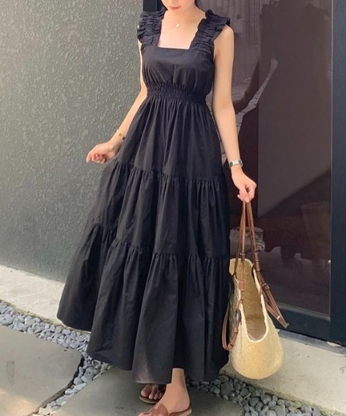 ABITOKYO(アビトーキョー)の「ショルフリルティアードマキシワンピース(ワンピース・レディース・ホワイト/ブラック/ベージュ・M/L/XL)」の4枚目の写真