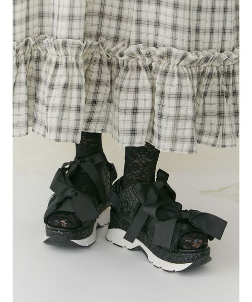 merry jenny(メリージェニー)の「glitterリボンスニーカーサンダル(サンダル・レディース・アイボリー/ブラック・LARGE/MEDIUM/SMALL)」の12枚目の写真