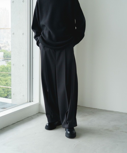 STERNBERG(スタンバーグ)の「ウールギャバワイドプリーツパンツ(その他パンツ・メンズ・グレー/ブラック・SMALL/MEDIUM/LARGE/X-SMALL)」の6枚目の写真