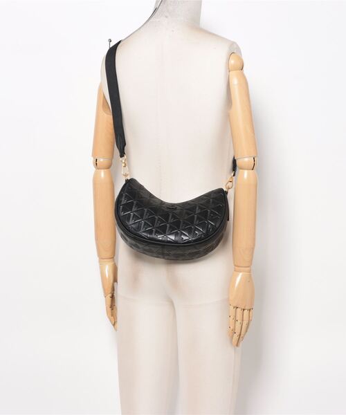 LACOSTE（ラコステ）の「《LACOSTE》MAHEKI MOON BAG（ショルダーバッグ・レディース・ブラック/ベージュ・フリー）」の4枚目の写真