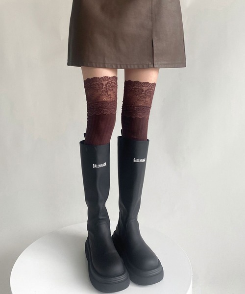 Nia（ニア）の「Nia(ニア)/レースドッキング　ニーハイソックス（ソックス/靴下・レディース・ブラック/グレー/ブラウン/ホワイト/ダークグレー・FREE）」の5枚目の写真