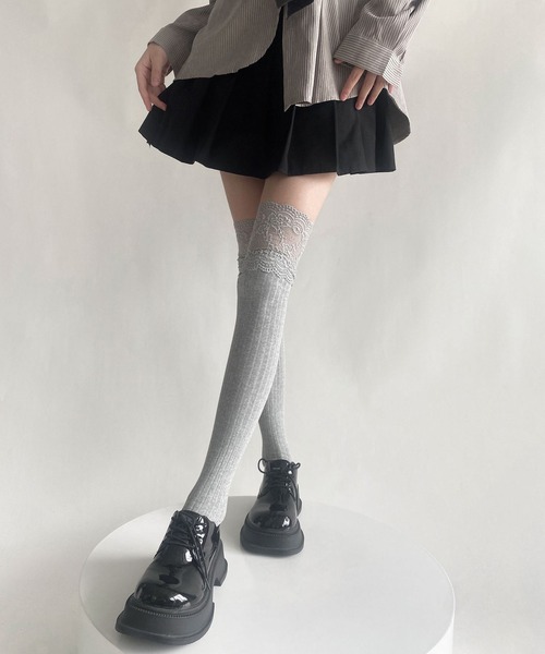 Nia（ニア）の「Nia(ニア)/レースドッキング　ニーハイソックス（ソックス/靴下・レディース・ブラック/グレー/ブラウン/ホワイト/ダークグレー・FREE）」の4枚目の写真