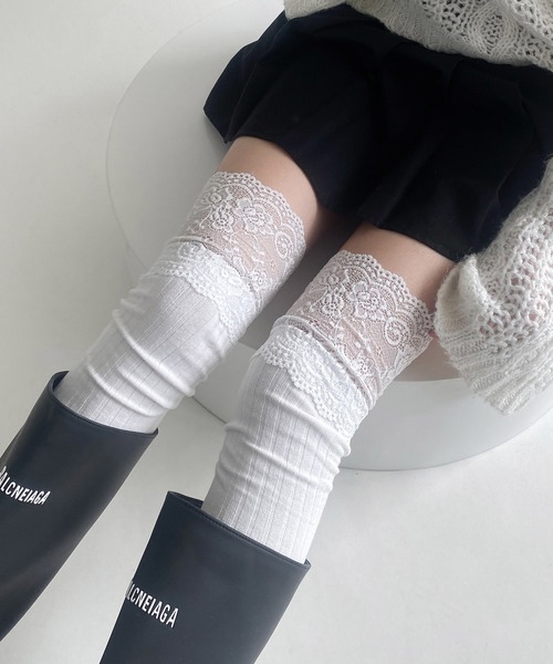 Nia（ニア）の「Nia(ニア)/レースドッキング　ニーハイソックス（ソックス/靴下・レディース・ブラック/グレー/ブラウン/ホワイト/ダークグレー・FREE）」の2枚目の写真