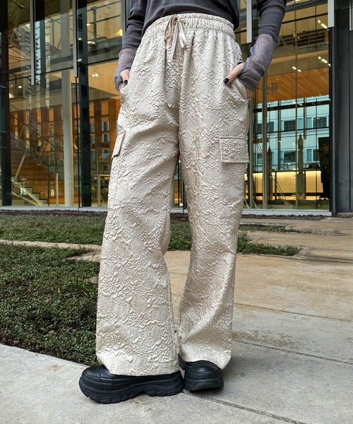 uyu.(ウユ)の「フクレジャガードカーゴパンツ(カーゴパンツ・レディース・ブラック/ブルー/ベージュ系・FREE)」の3枚目の写真