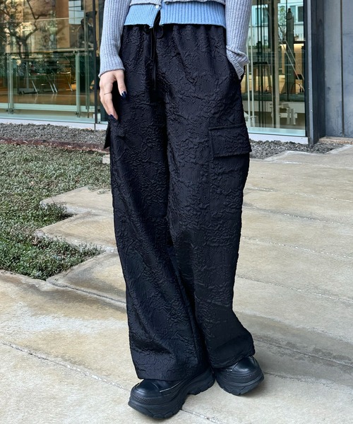 uyu.(ウユ)の「フクレジャガードカーゴパンツ(カーゴパンツ・レディース・ブラック/ブルー/ベージュ系・FREE)」の2枚目の写真