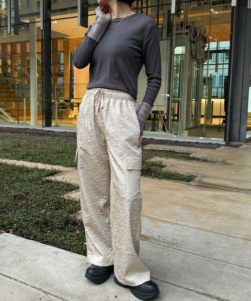 uyu.(ウユ)の「フクレジャガードカーゴパンツ(カーゴパンツ・レディース・ブラック/ブルー/ベージュ系・FREE)」の18枚目の写真