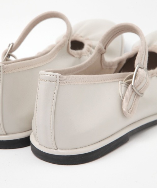 studio CLIP（スタディオクリップ）の「軽らくギャザーパンプス（パンプス・レディース・アイボリー/ブラック・MEDIUM/LARGE）」の14枚目の写真