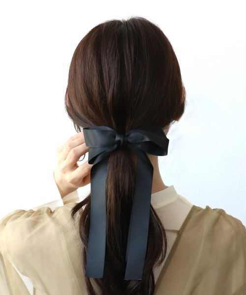 Three Four Time(スリーフォータイム)の「サテンリボンヘアカフ(ヘアゴム・レディース・ブラック/ベージュ・FREE)」の4枚目の写真