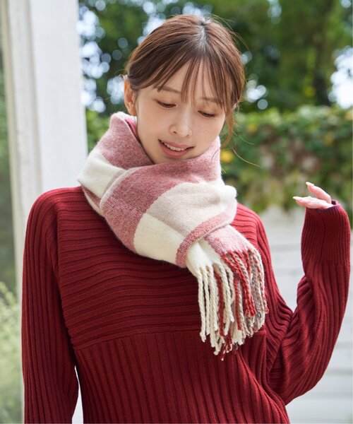 ikka（イッカ）の「ウォッシャブルマルチチェックマフラー（マフラー・レディース・ブルー/イエロー/レッド/ネイビー/ベージュ/グレー/グリーン/ブラック/イエロー系/ブラウン系・FREE）」の19枚目の写真