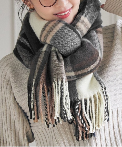 ikka（イッカ）の「ウォッシャブルマルチチェックマフラー（マフラー・レディース・ブルー/イエロー/レッド/ネイビー/ベージュ/グレー/グリーン/ブラック/イエロー系/ブラウン系・FREE）」の5枚目の写真